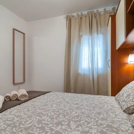 Apartman Braavos **** アパート