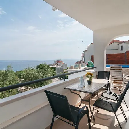 Apartman Braavos **** *