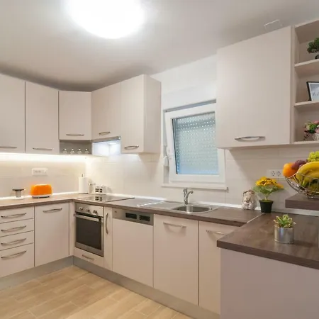 Apartman Braavos **** * Split